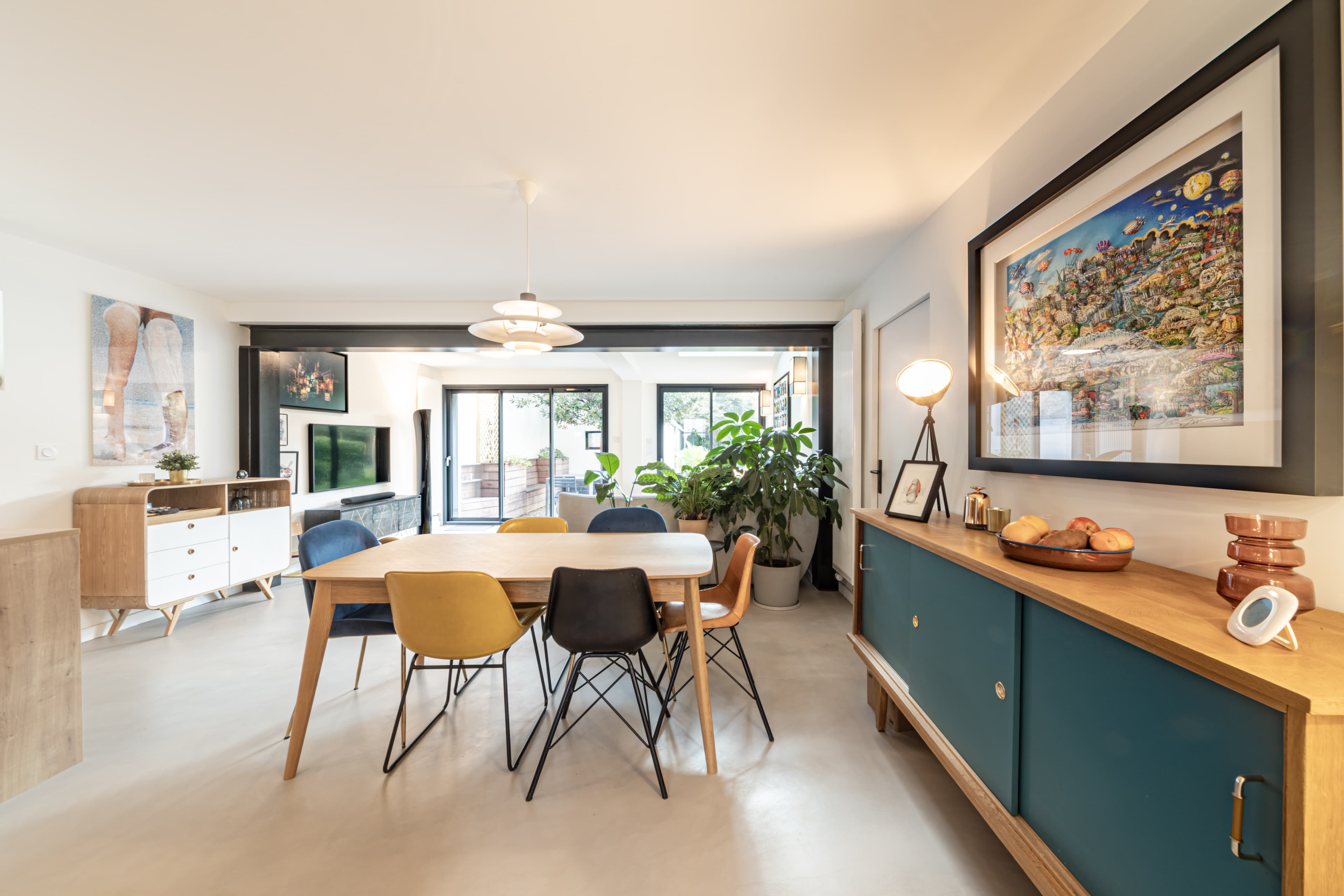 Une maison de ville réinventée, mur après mur